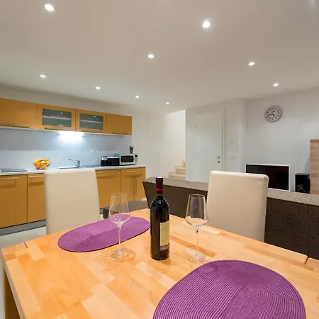 Domino Apartment *